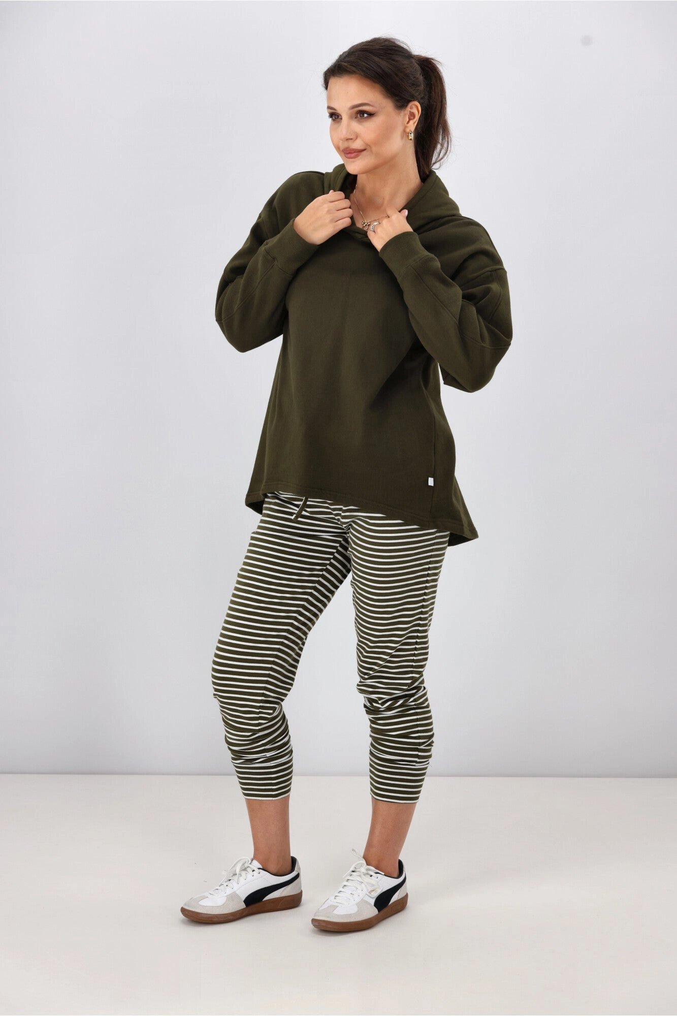 Shine On Essentials Hoody Olive