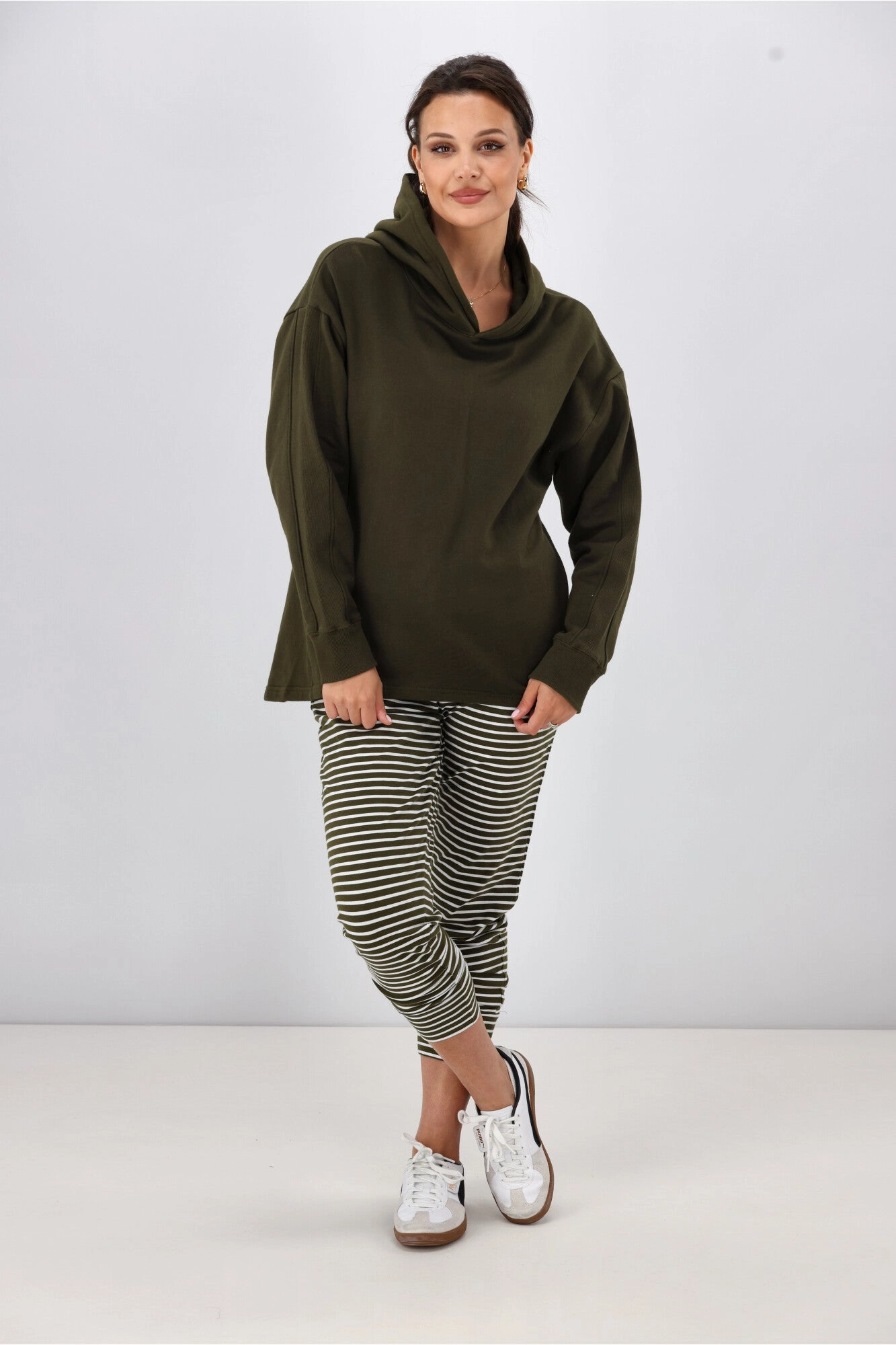 Shine On Essentials Hoody Olive