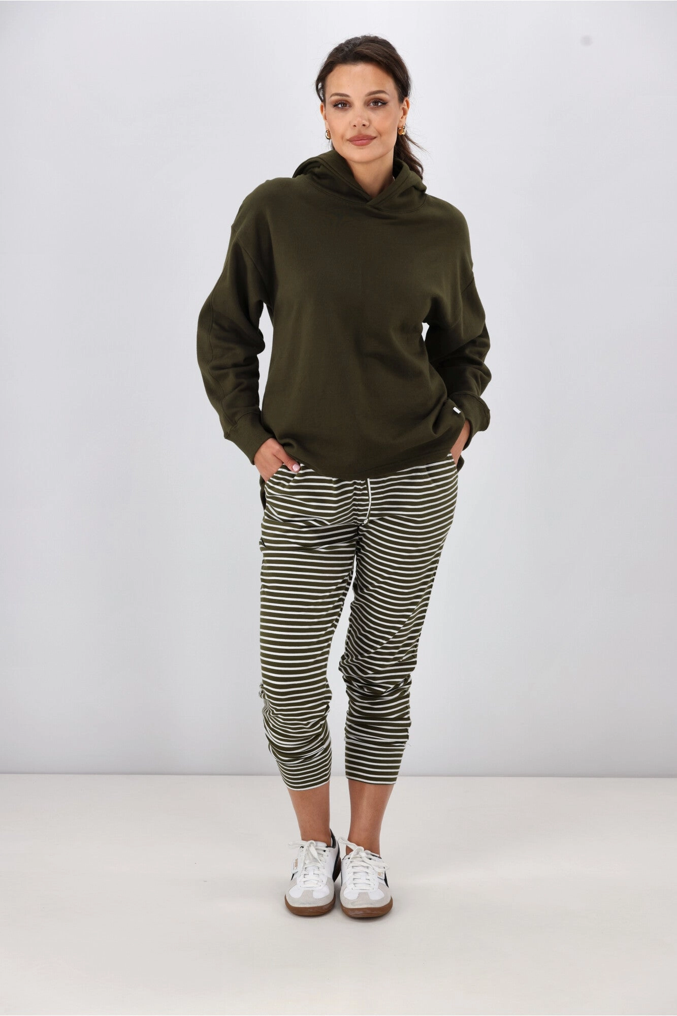 Shine On Essentials Hoody Olive
