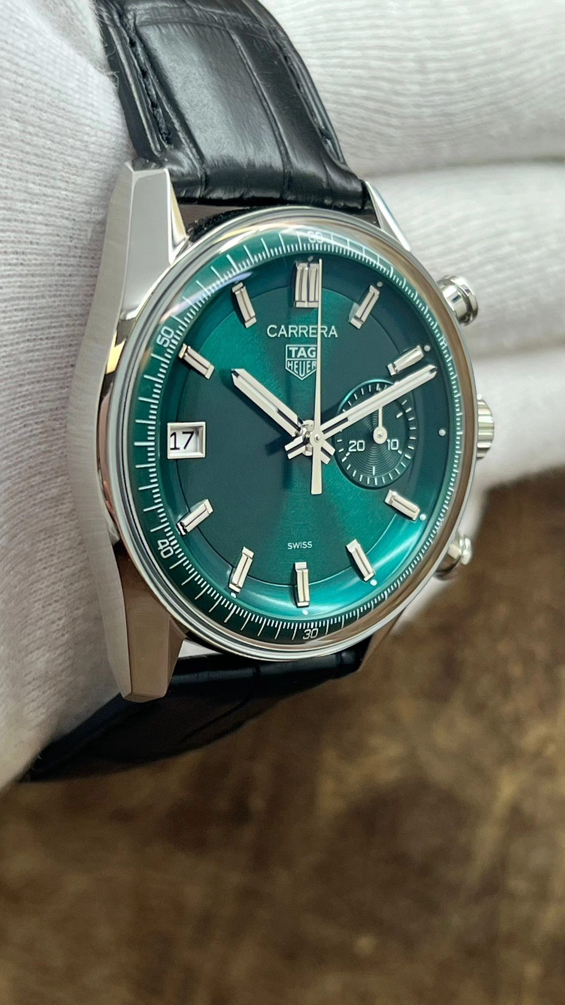 TAG Heuer Carrera Chronograph Glassbox 39mm CBS2211.FC6545 Green Dial Automatic Men's Watch