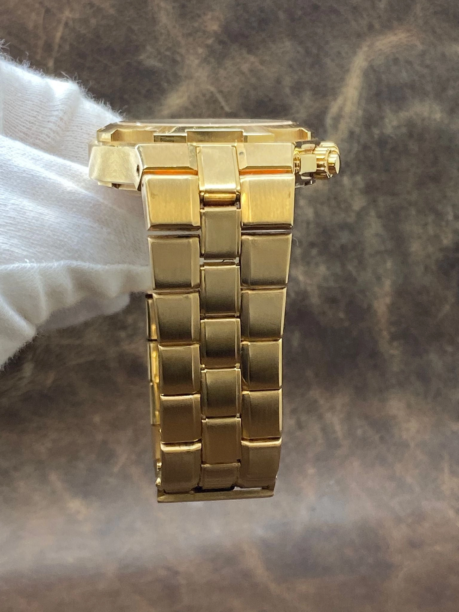 Vacheron Constantin Overseas Chronograph 18K Yellow Gold 40mm 49140/423J Silver Dial Automatic Men's Watch